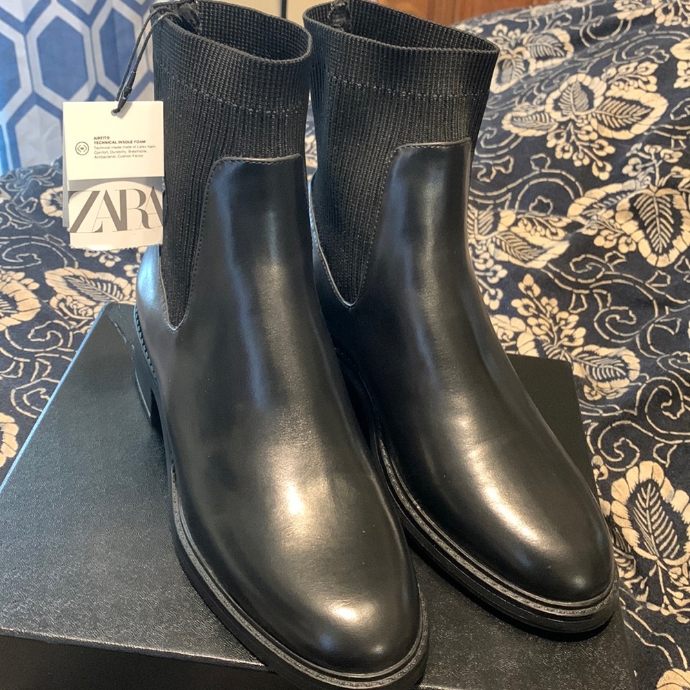 Brand New Zara boots. Doesn’t not come with a box.